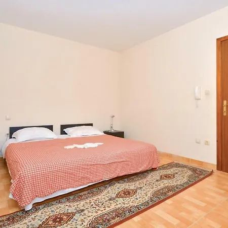 Put 06 * Gornji Dolac